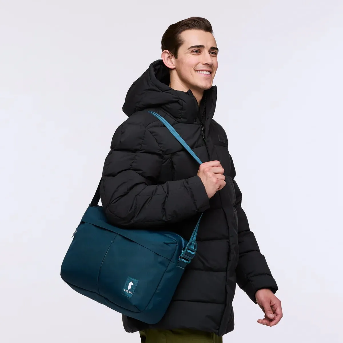 Cotopaxi Mente 15L Messenger Bag - Cada Día - Cotopaxi Abyss