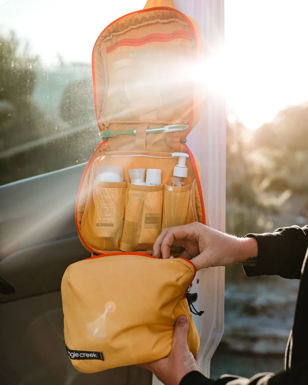 Eagle Creek Pack-It Reveal Hanging Toiletry Kit