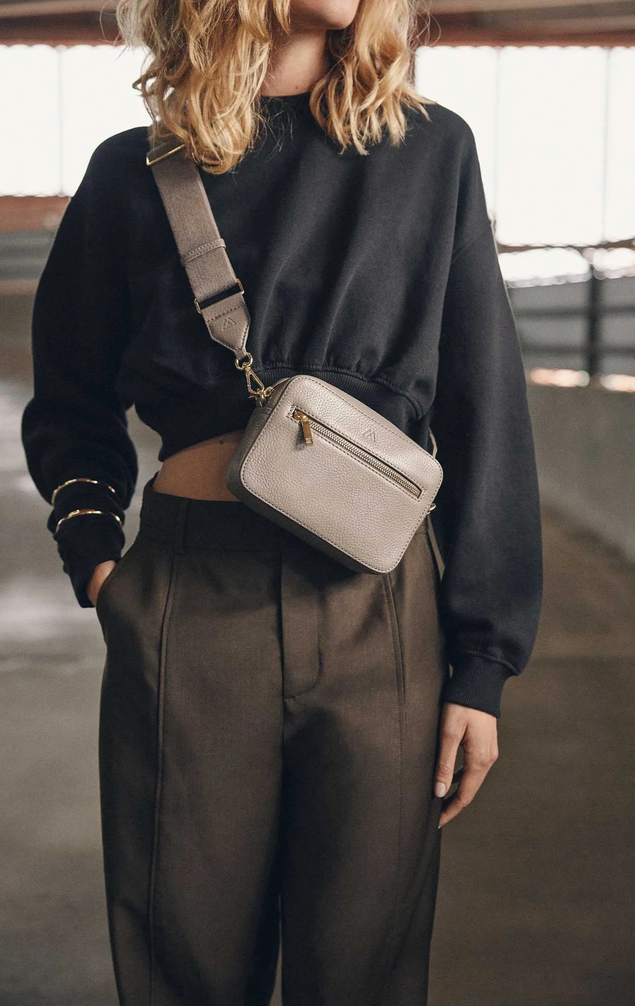 EleaMBG Crossbody Bag, Grain