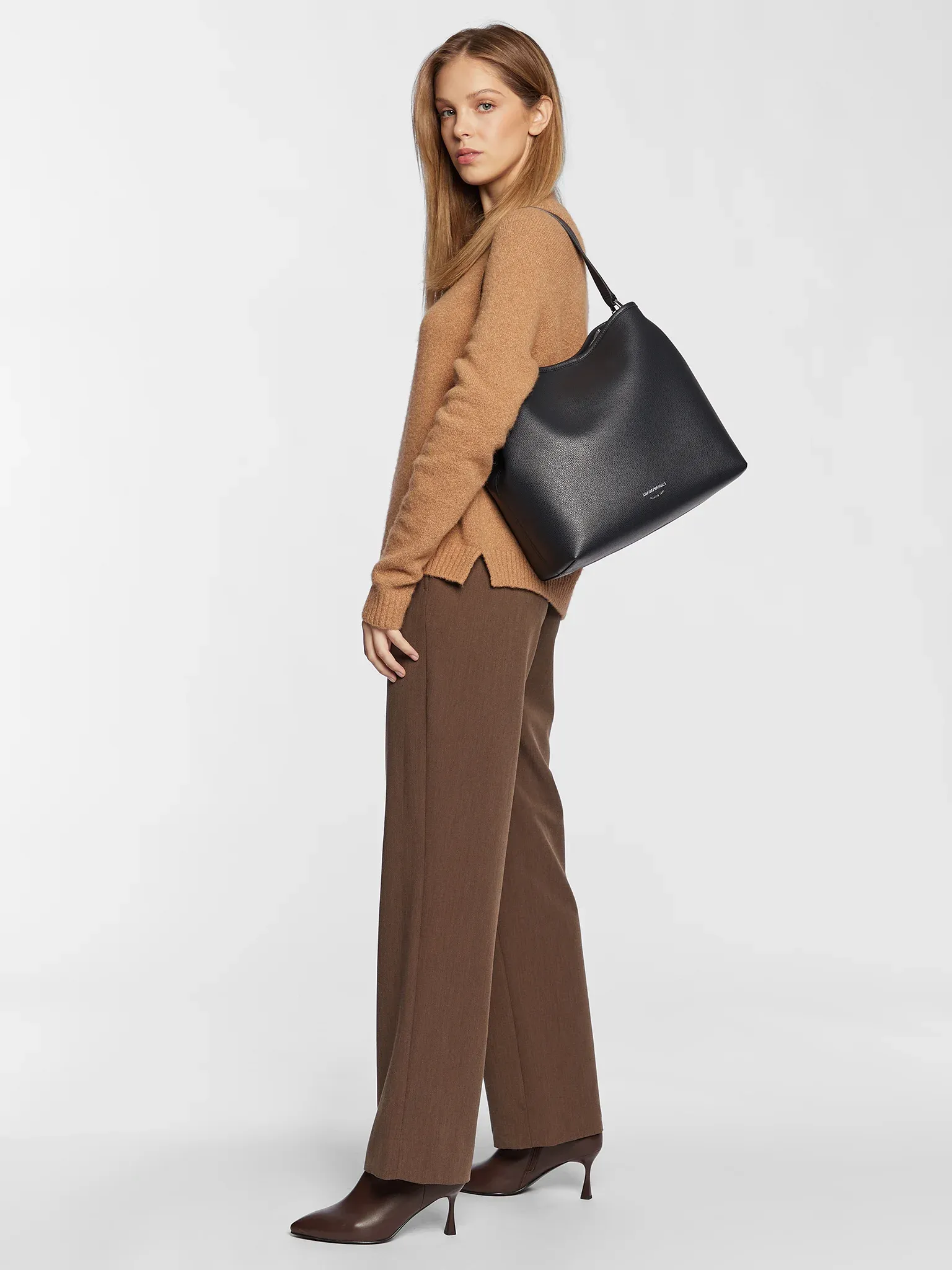 E.M.P.O.R.I.O A.R.M.A.N.I SHOULDER  BAG