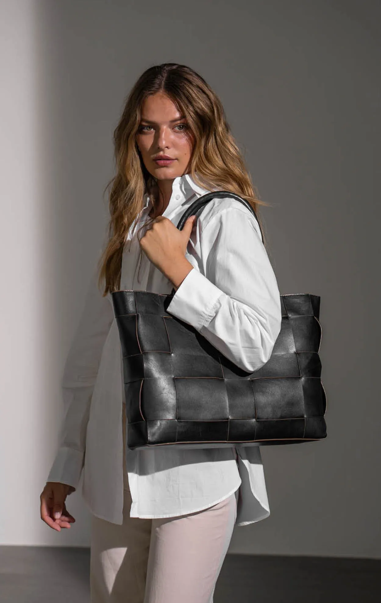 EuleenMBG Shopper, Antique
