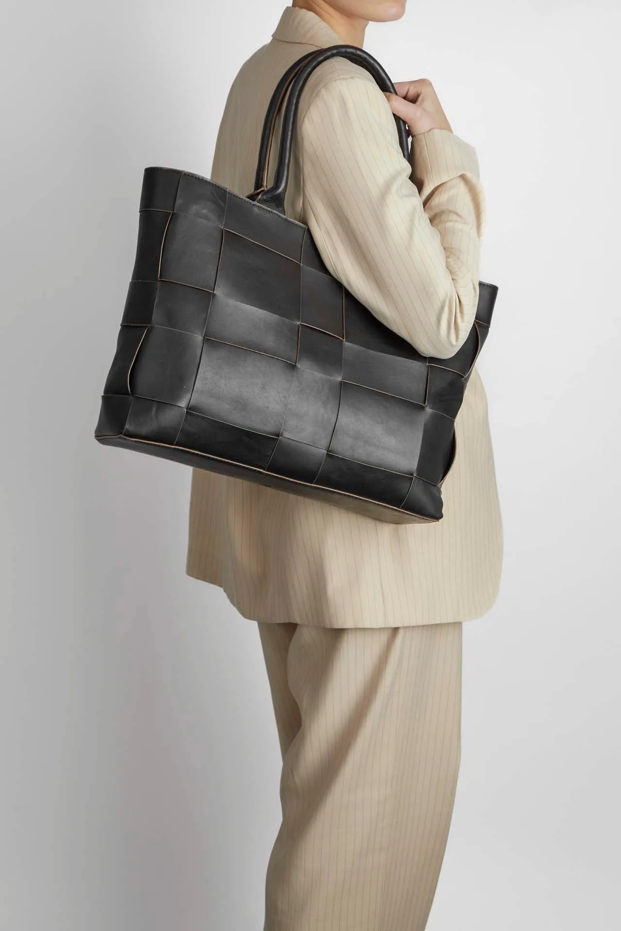 EuleenMBG Shopper, Antique