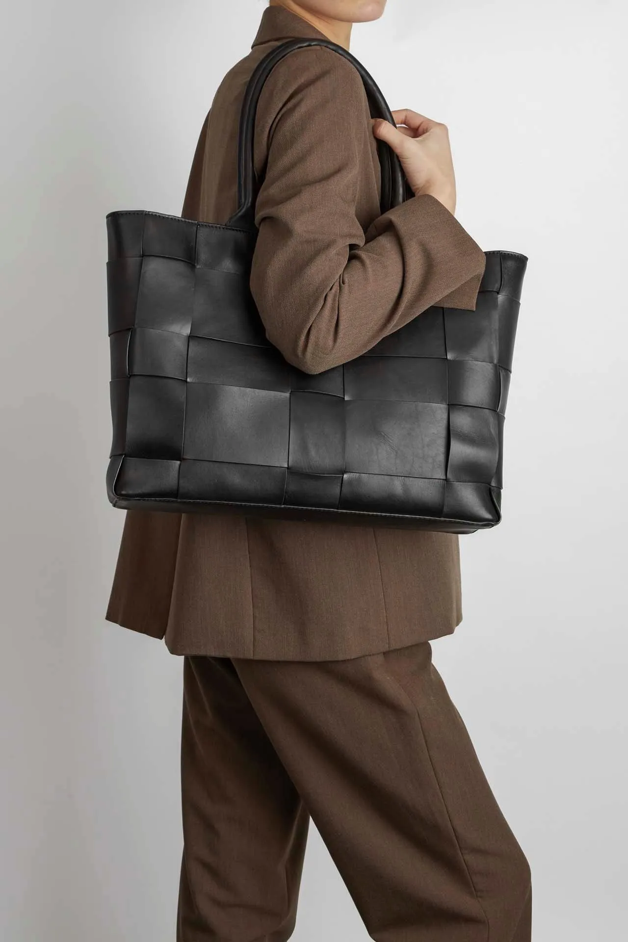 EuleenMBG Shopper, Antique