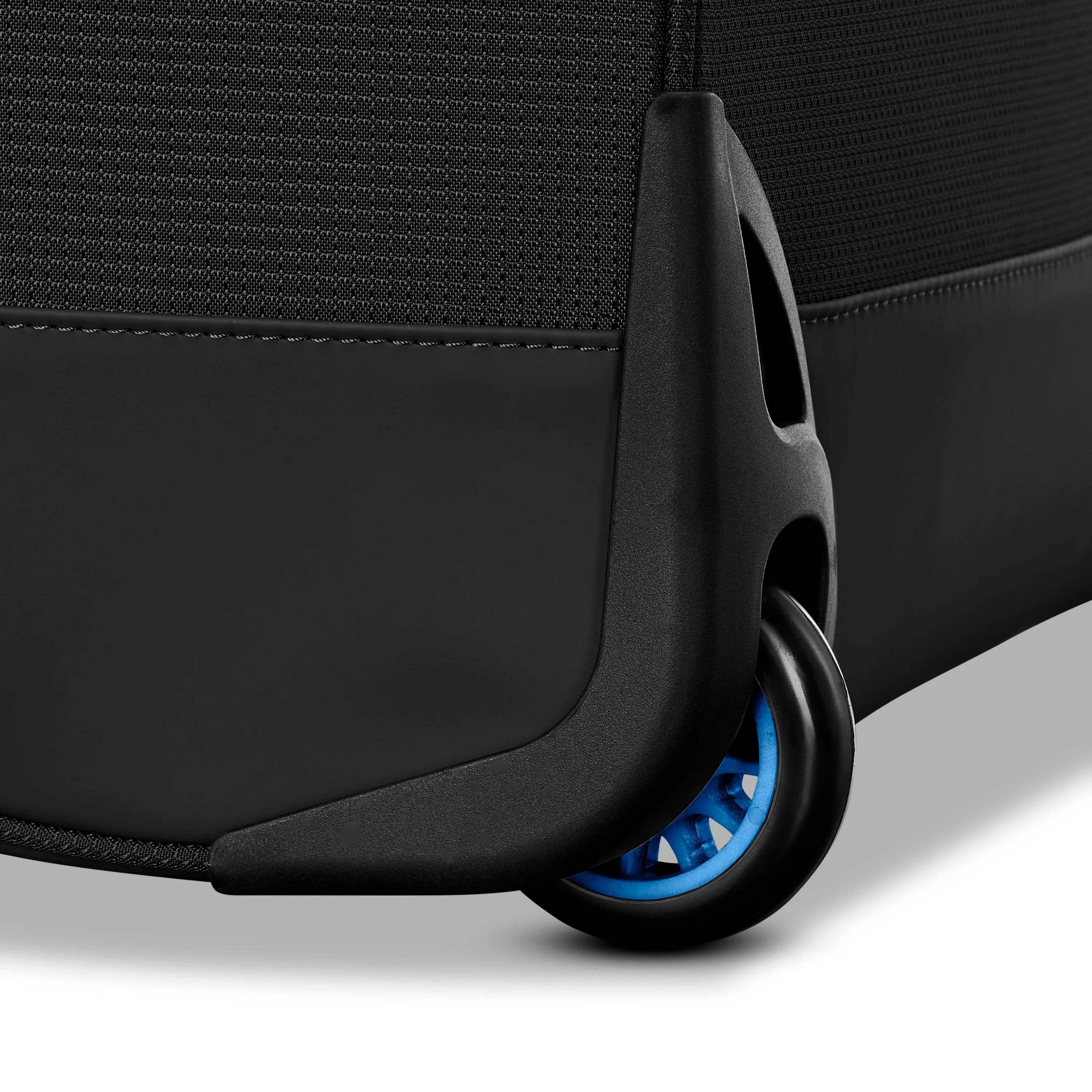 High Sierra Hi-Life 32" Wheeled Expandable Duffle