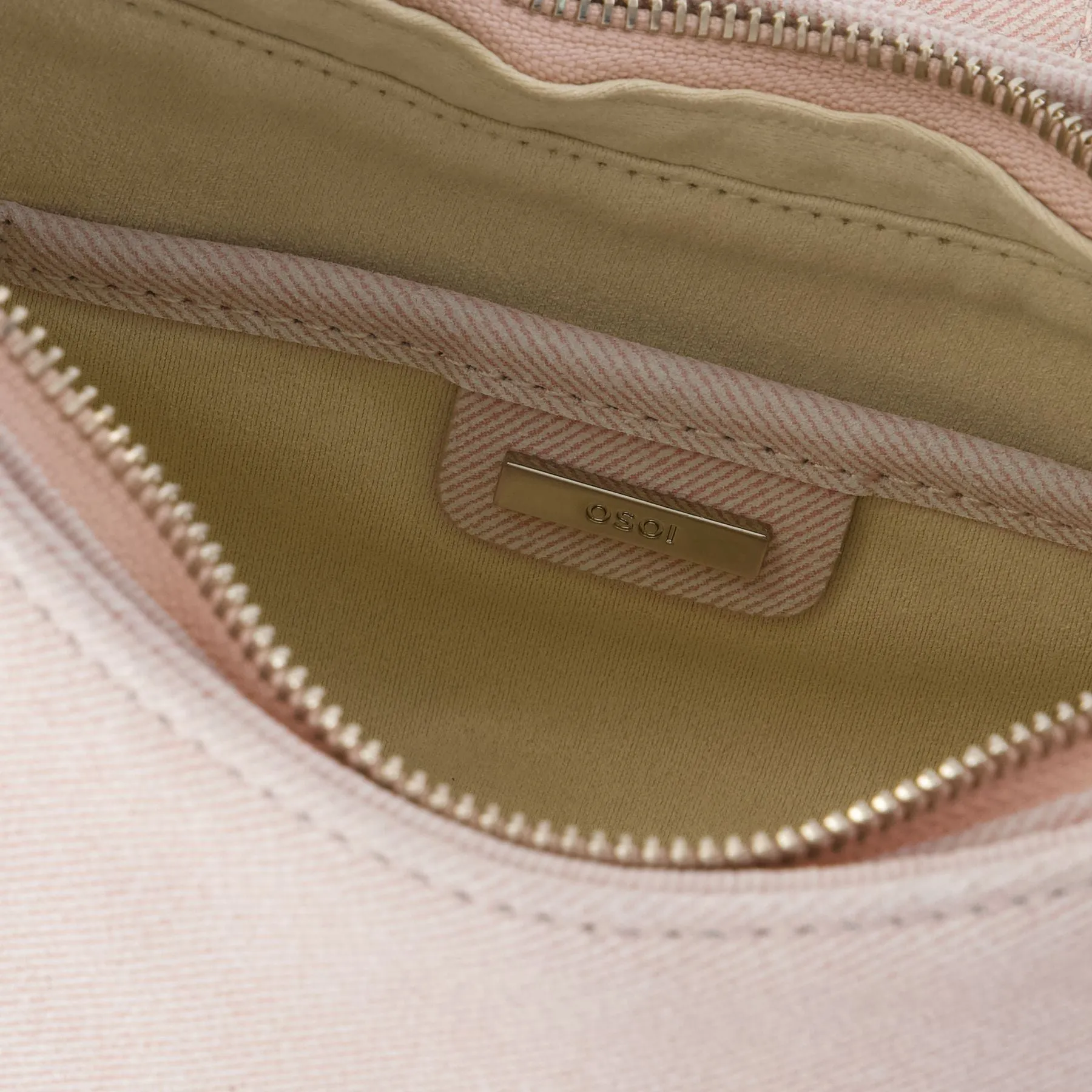Hobo Brocle Shoulder Bag - Osoi - Leather - Pink