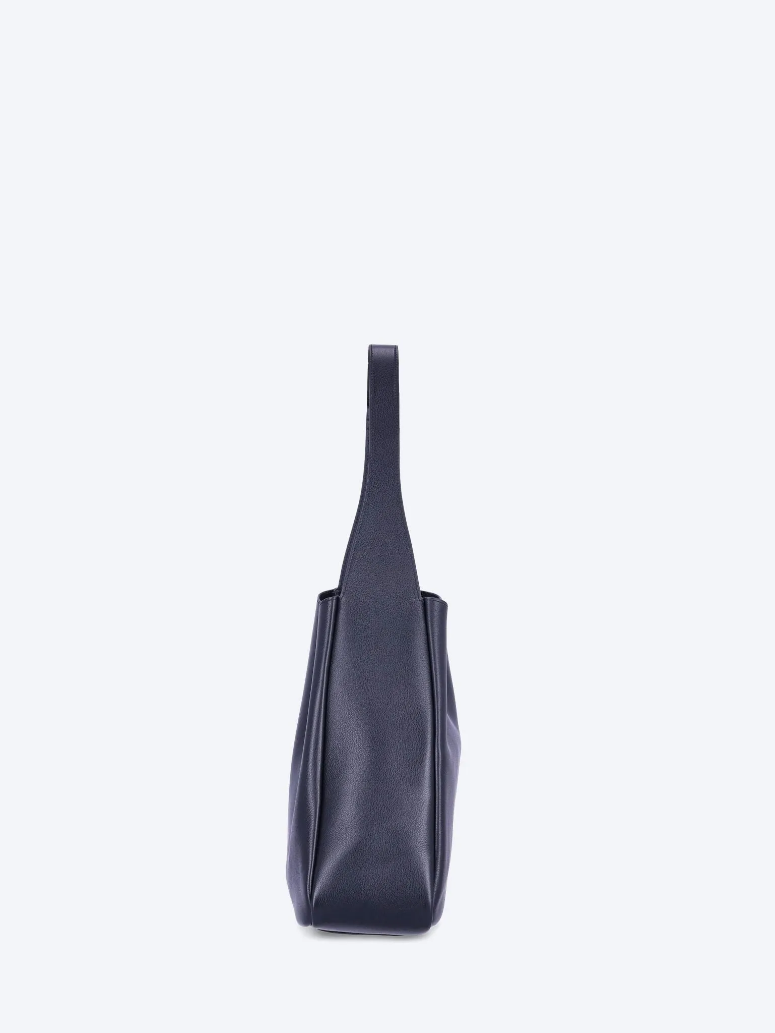 Le 5 a 7 supple large in Grained leather