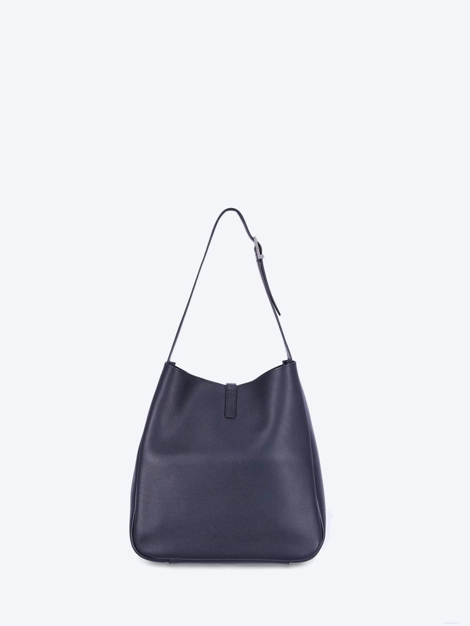 Le 5 a 7 supple large in Grained leather