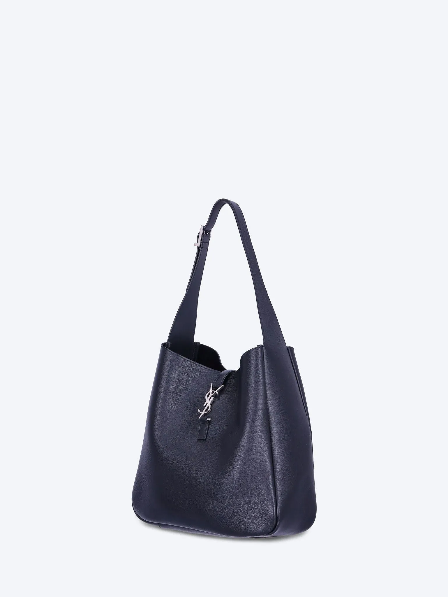 Le 5 a 7 supple large in Grained leather