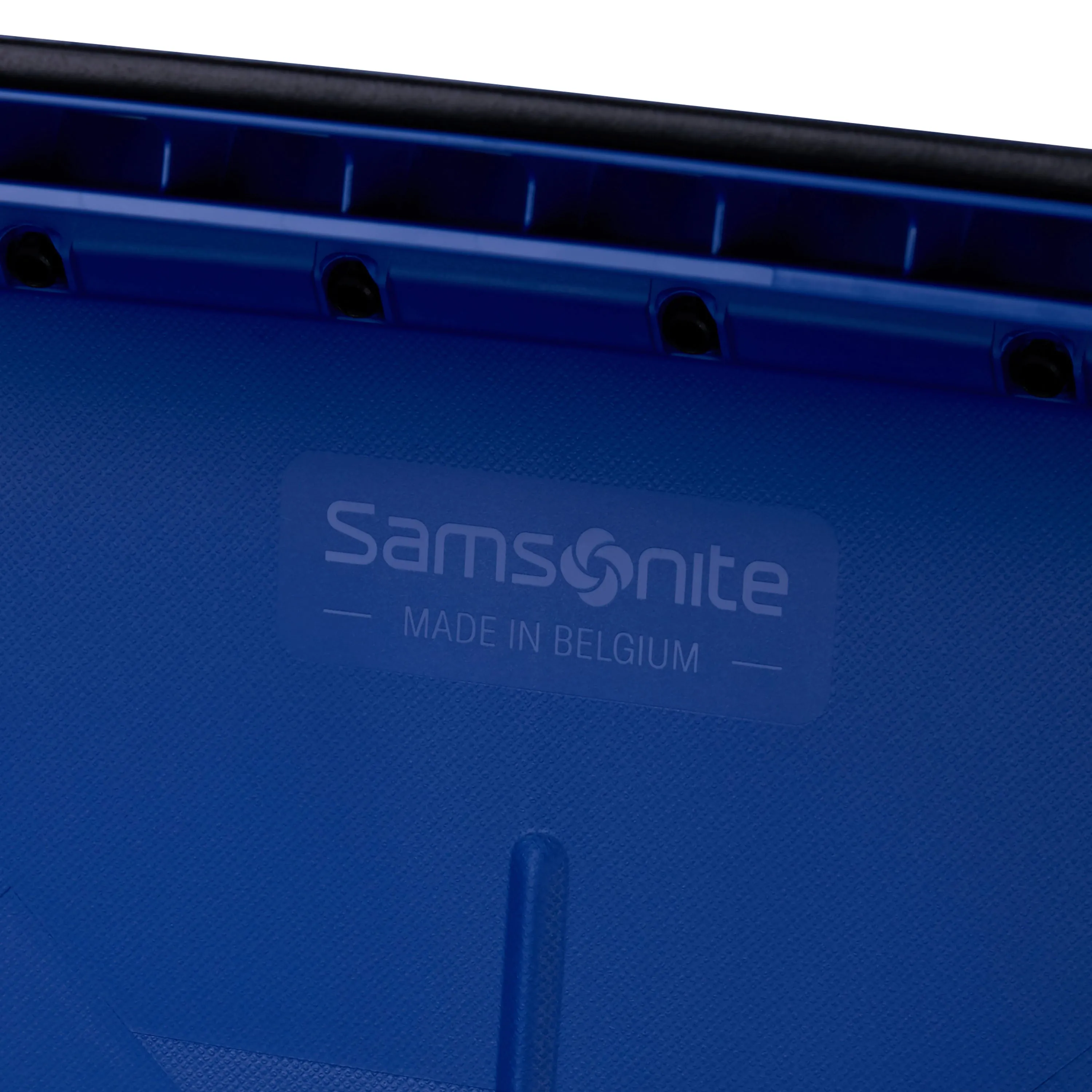 Samsonite Essens Spinner Carry-On Luggage
