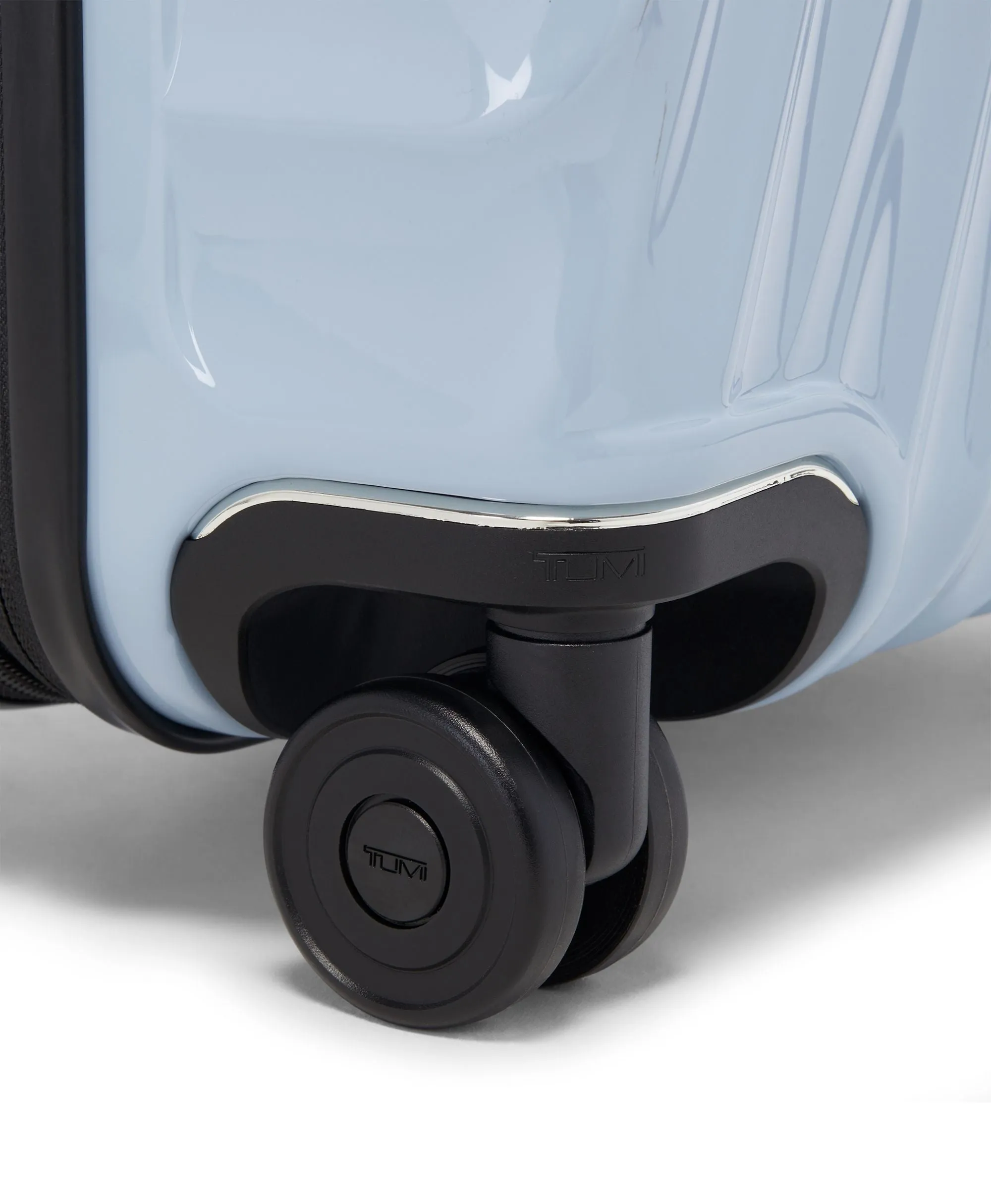 Tumi 19 Degree International Expandable 4 Wheeled Carry-On Luggage