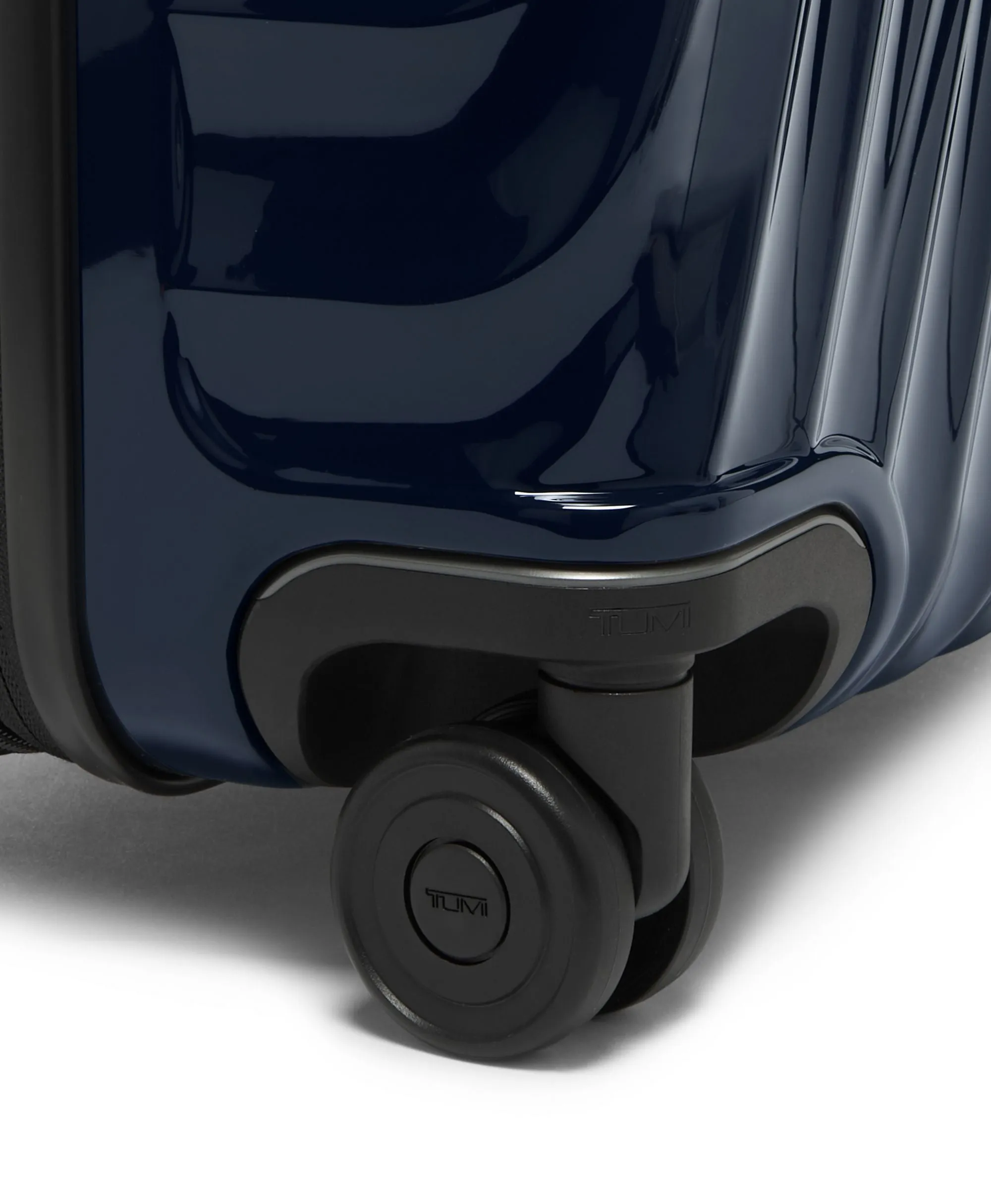 Tumi 19 Degree Short Trip Expandable 4 Wheeled Packing Case Medium Luggage