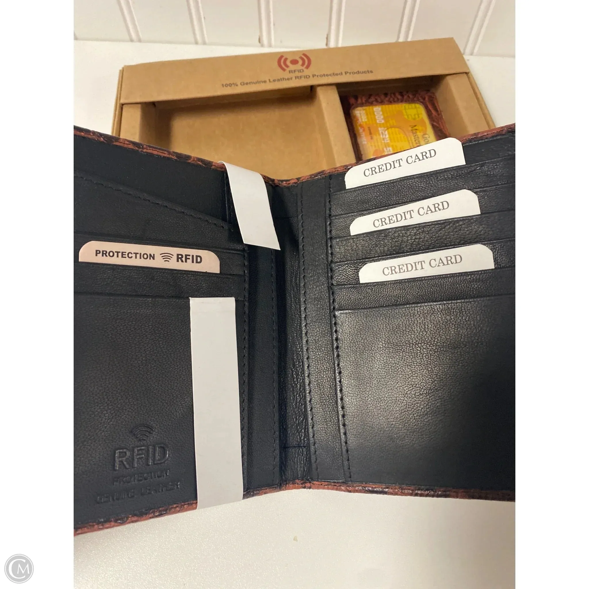 Wallet Leather By Clothes Mentor, Size: Medium